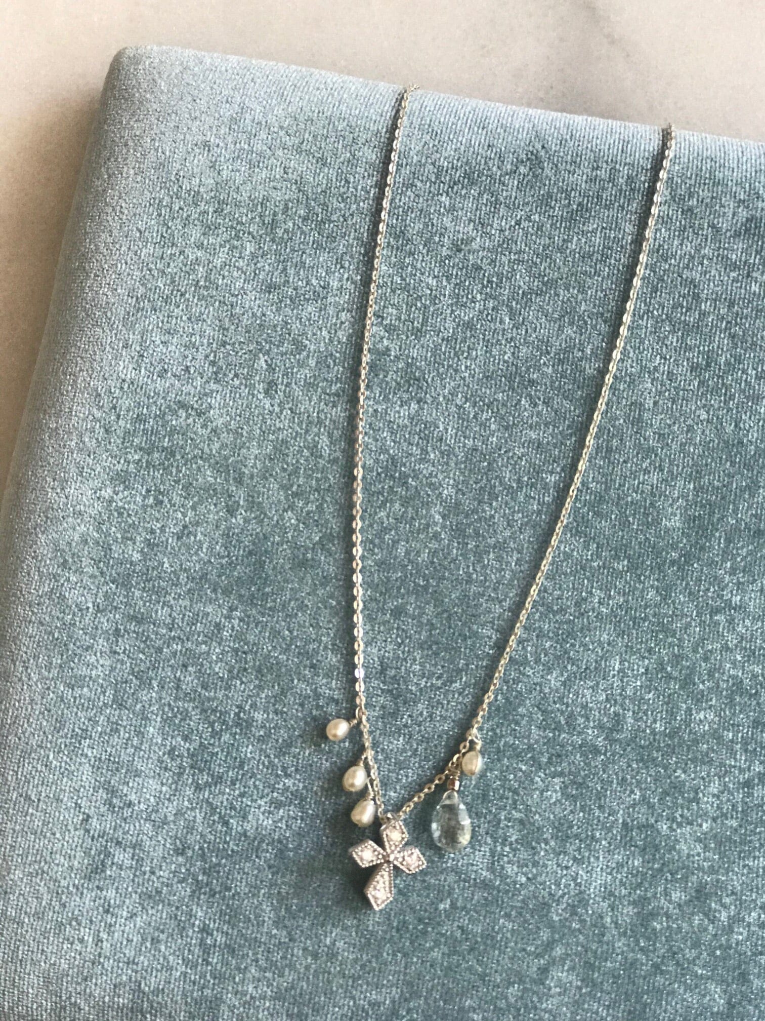 stunning  simple  silver  pearls  necklace  jewelry  jewellery  inspiring  handmade  cross  colliers  collier  chic  boho  bijoux  beads