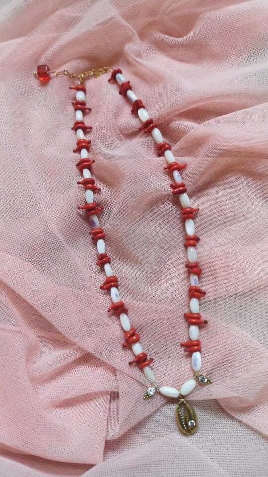 rouge  Nouveautés  new jewellery  necklace  Jewellery  coquillage  colliers  collier  blanc