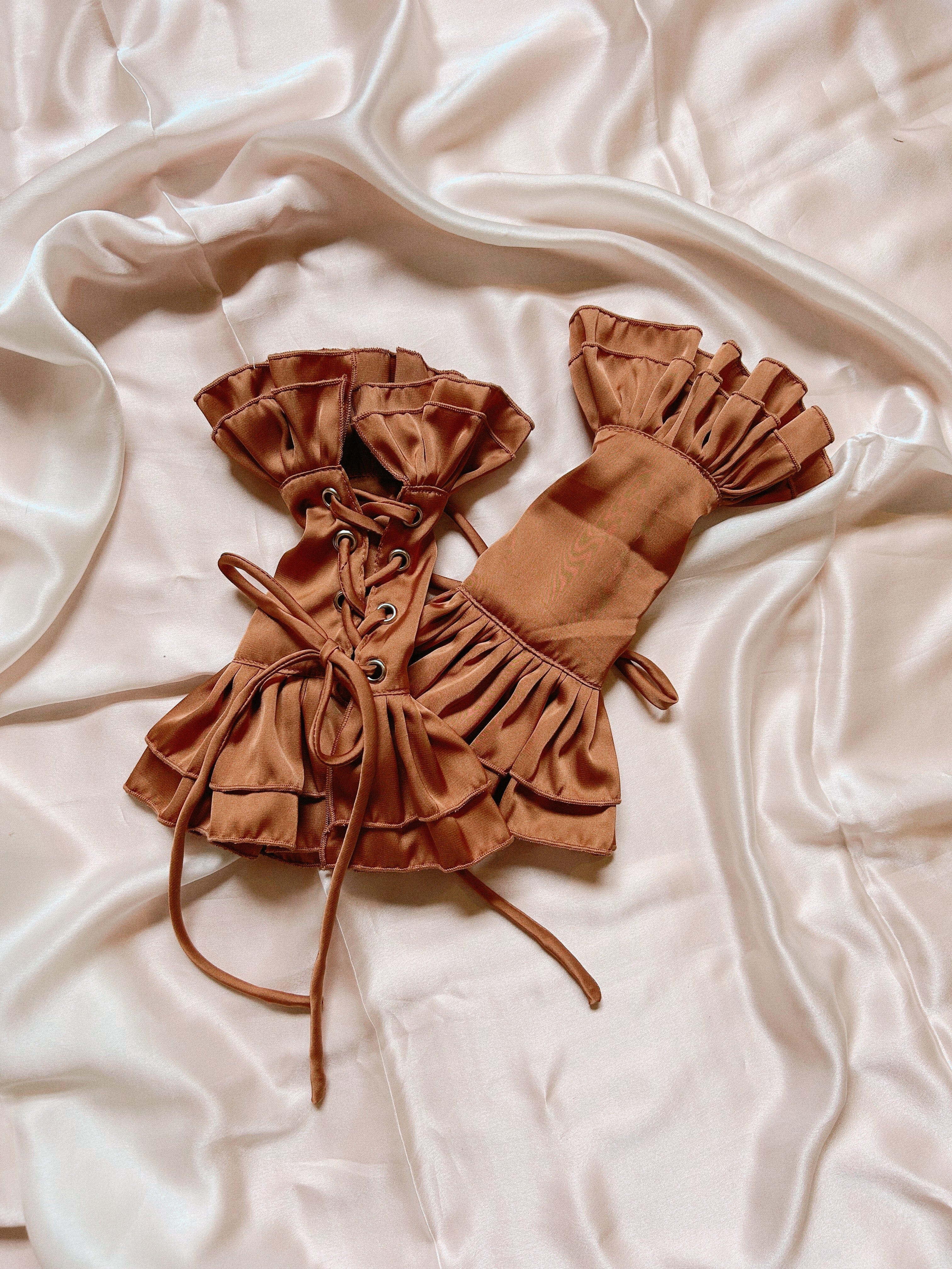 manchettes chic sexy glamour glamorous accessories silk satin feminine cuffs