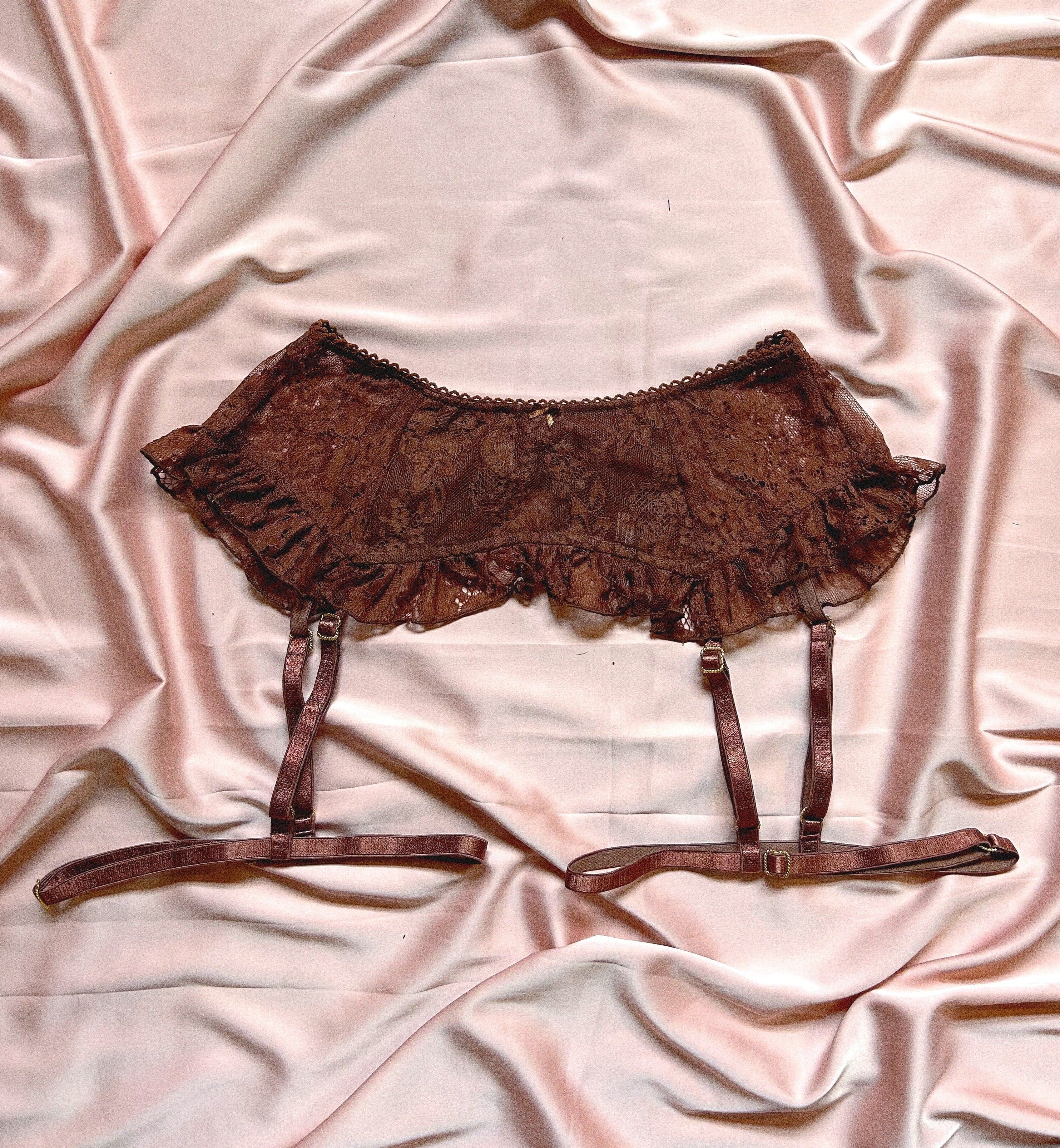sexy glamour femme fatale dentelle chic marron lingerie garters ensemble