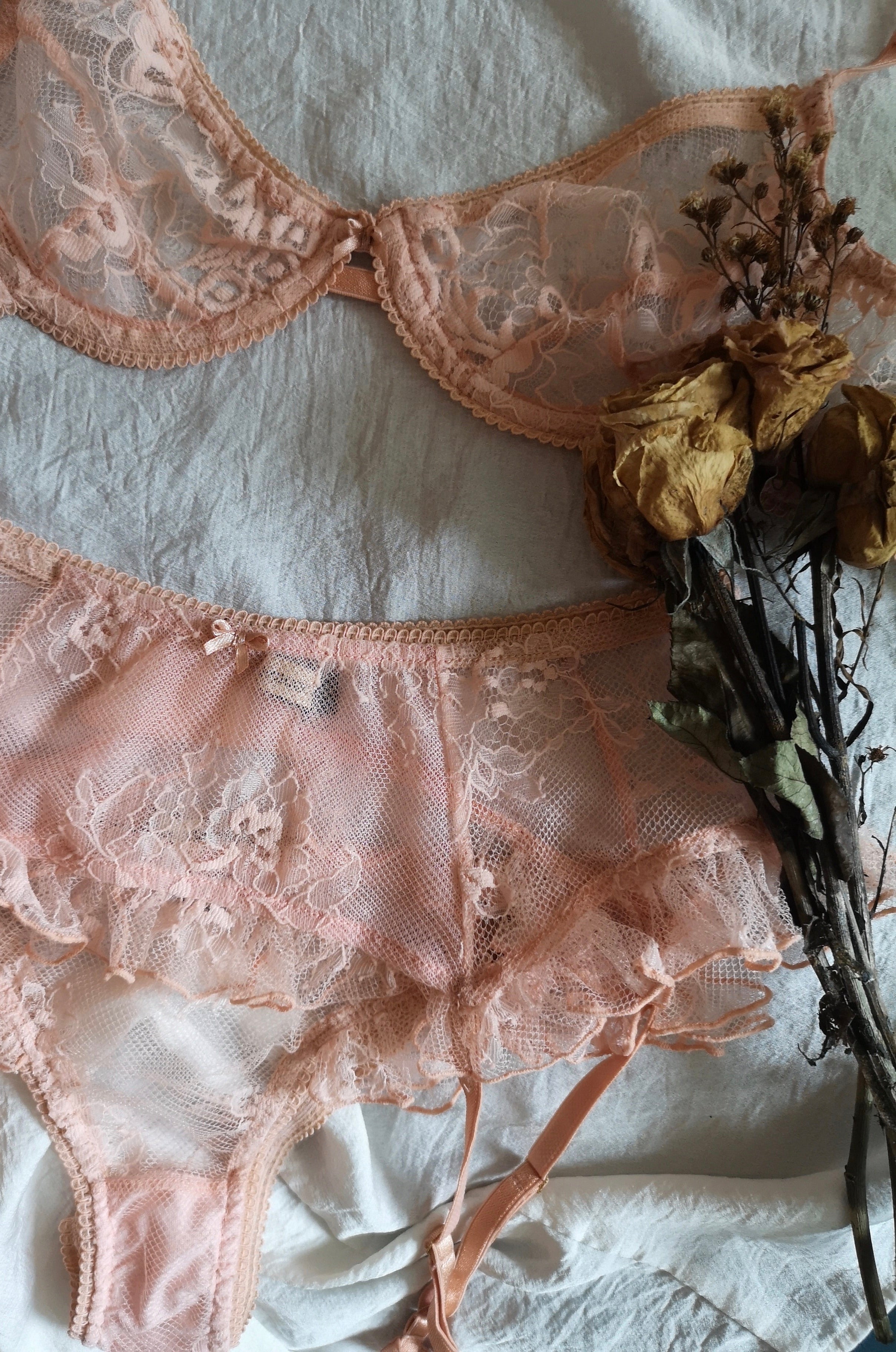 white  underwear  tulle  stunning  soft  smooth  simple  sheer  sexy  set  ruffles  porte jarretelle  panties  nouveauté  lingerie  light  lace  green  glamorous  garter belt  favorie  ensembles  ensemble  elegant  cute  comfortable  chic  bralette  bra  boho  black  almond